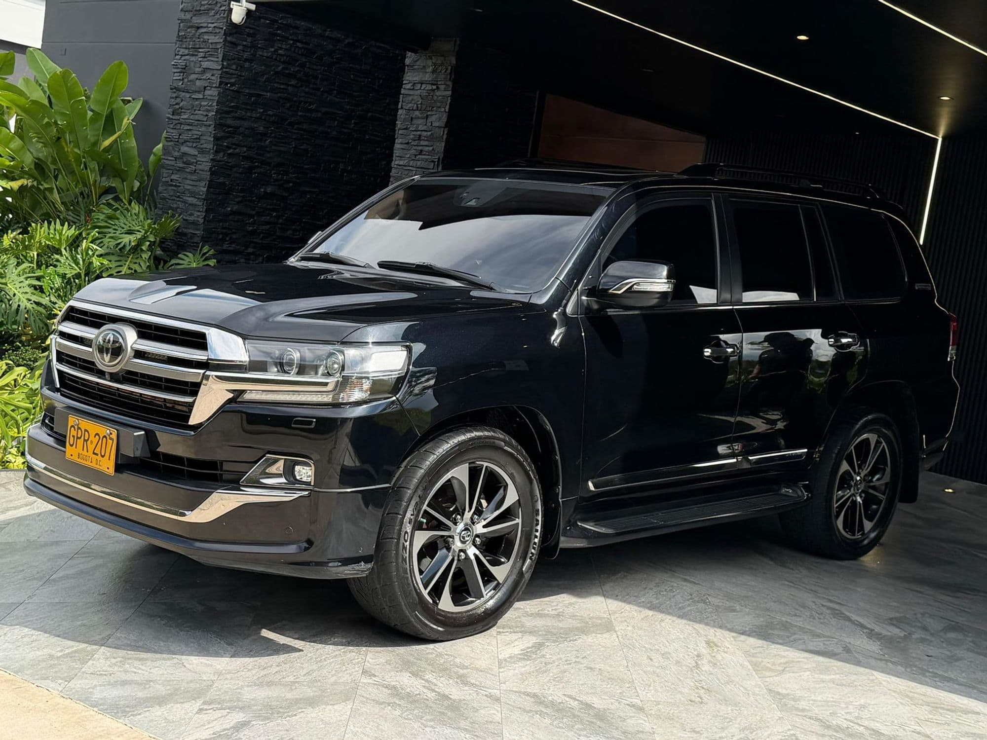 TOYOTA LC200 EXECUTIVE LOUNGE - imagen 1