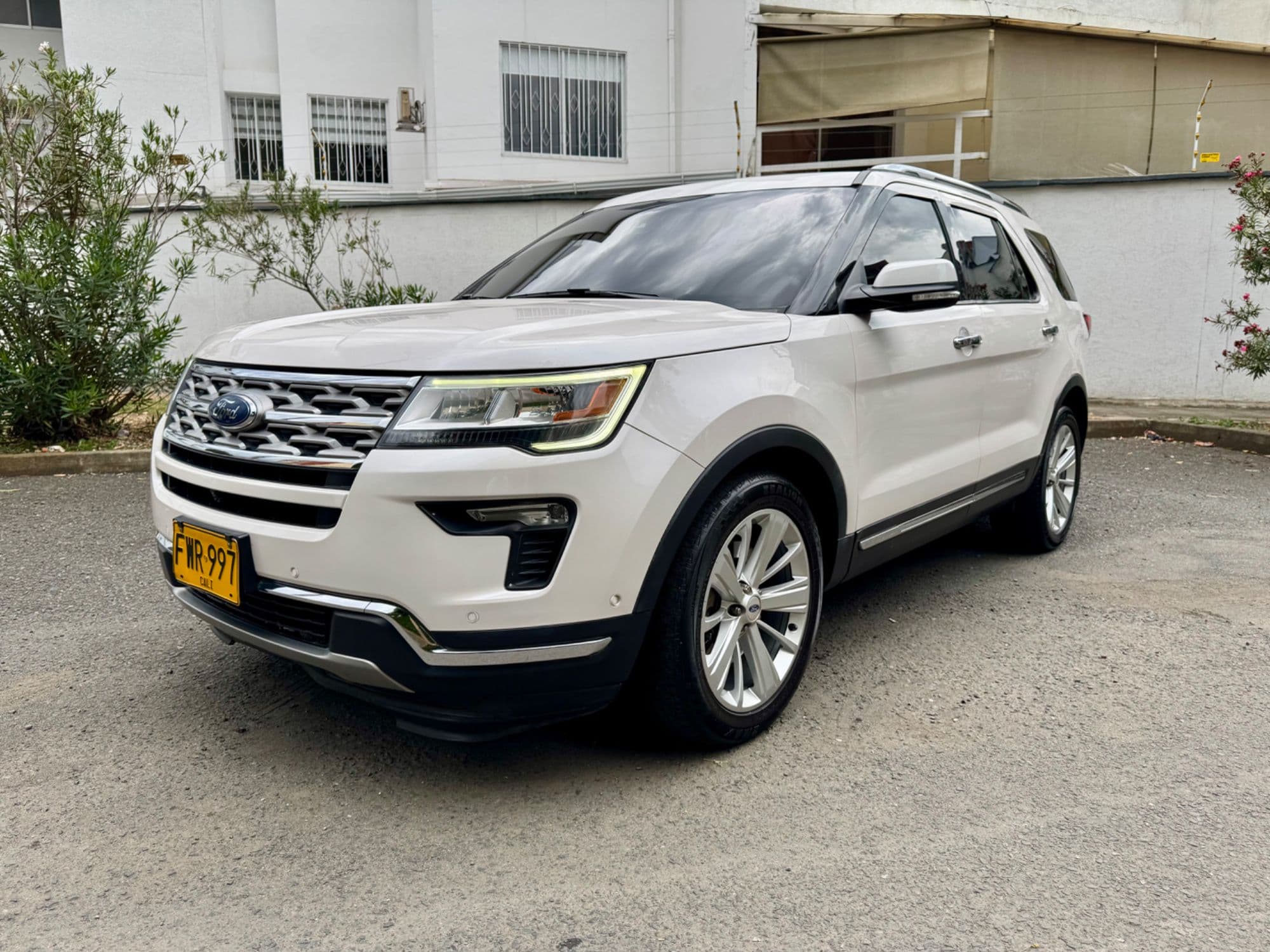 Ford Explorer Limited modelo 2019 - imagen 1