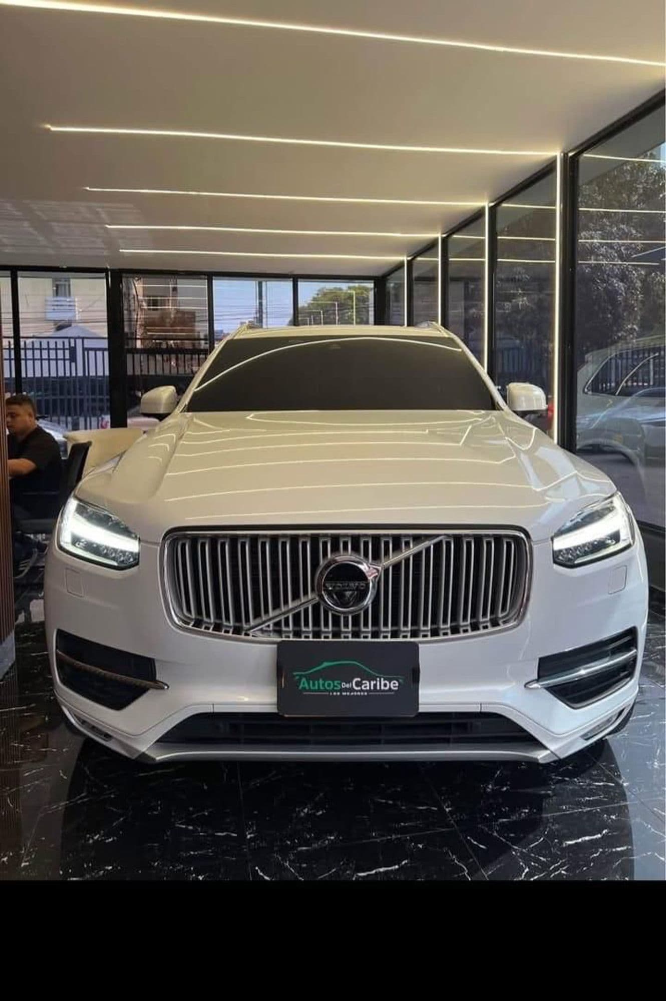 Volvo XC90 SUV Premium 7 Puestos Impecable y Lista para Entregar - imagen 1