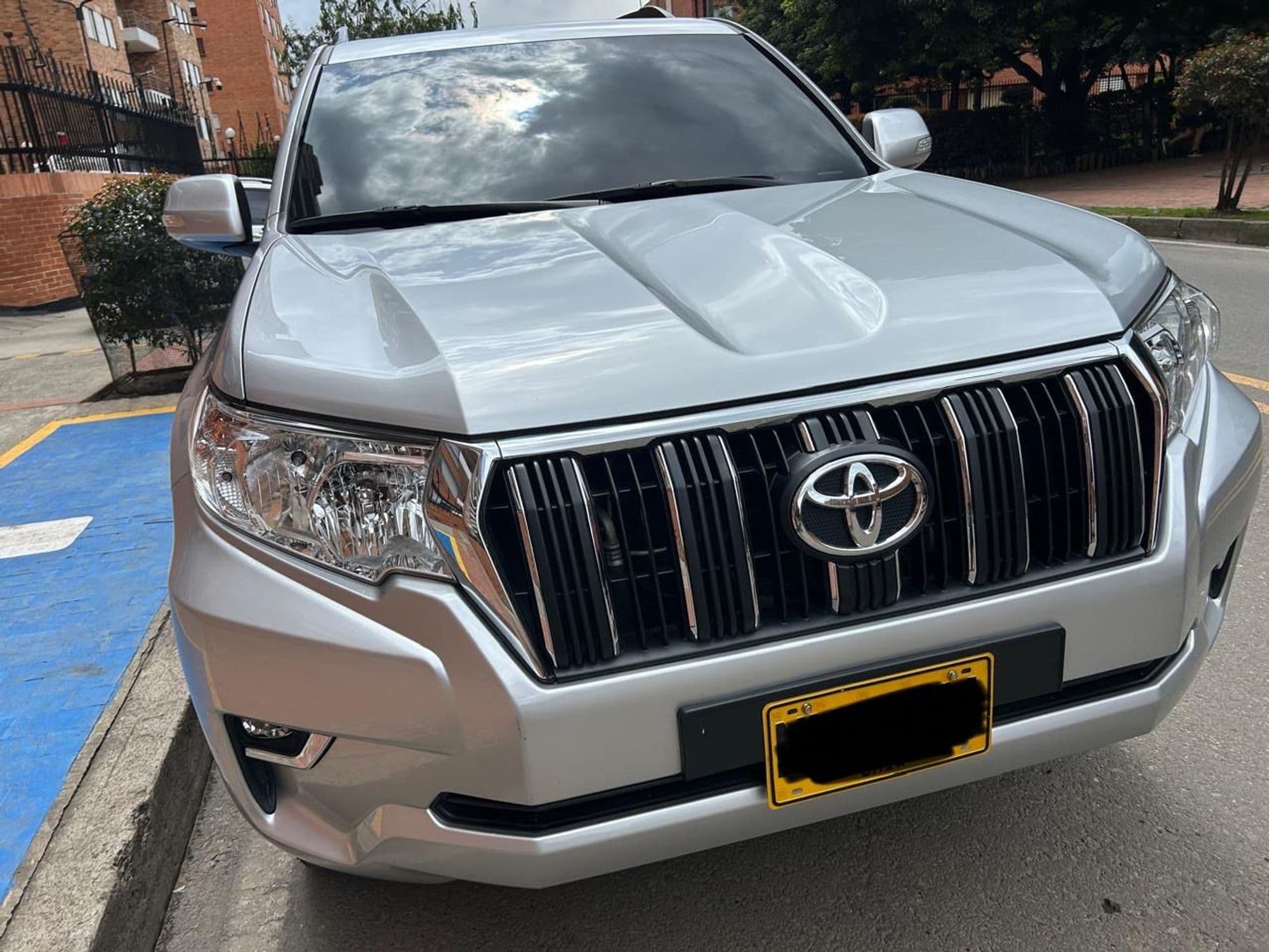 Toyota Prado TXL 2024 - imagen 1