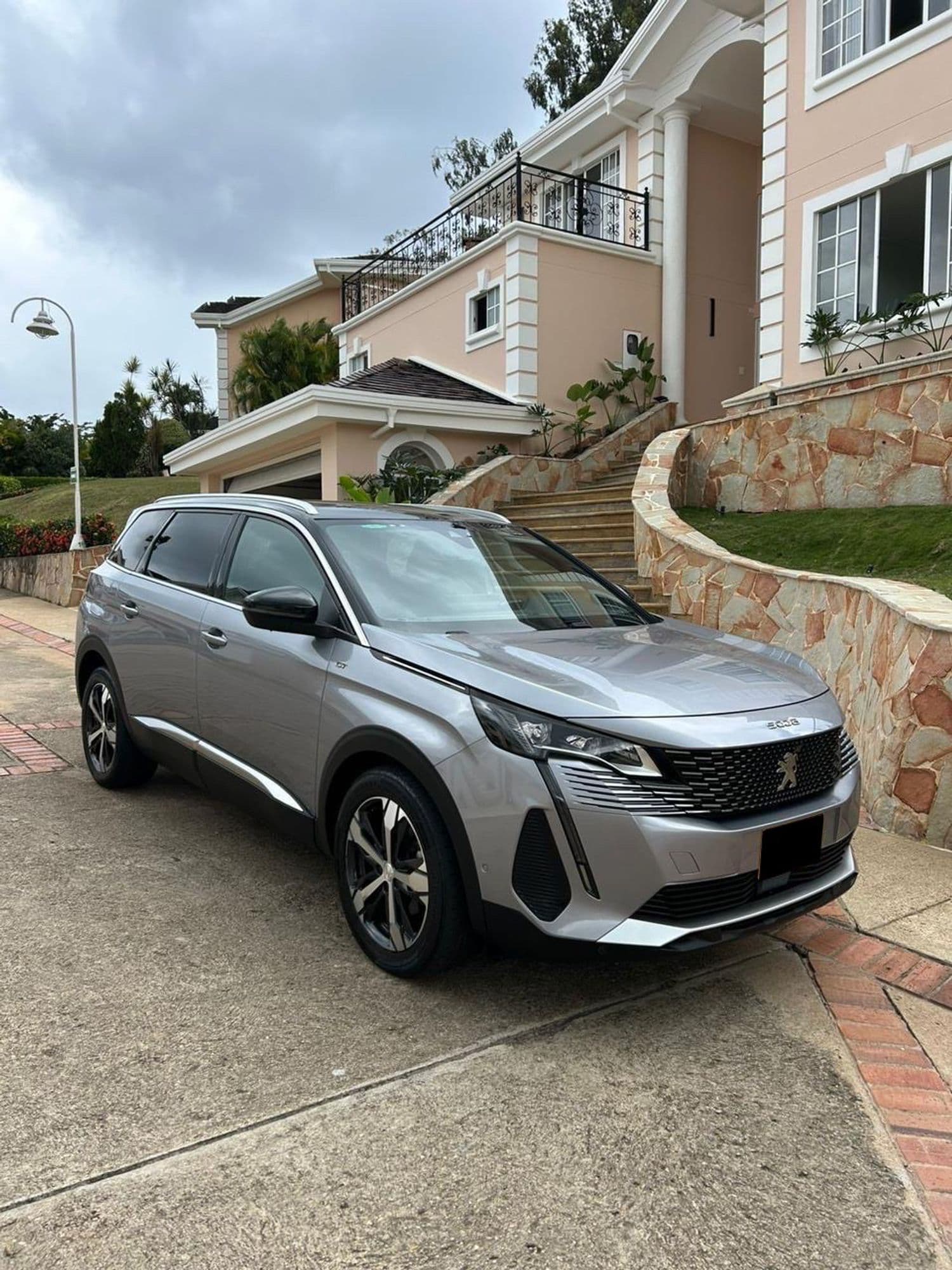 PEUGEOT 5008 GT LINE Automática 2023 - imagen 1