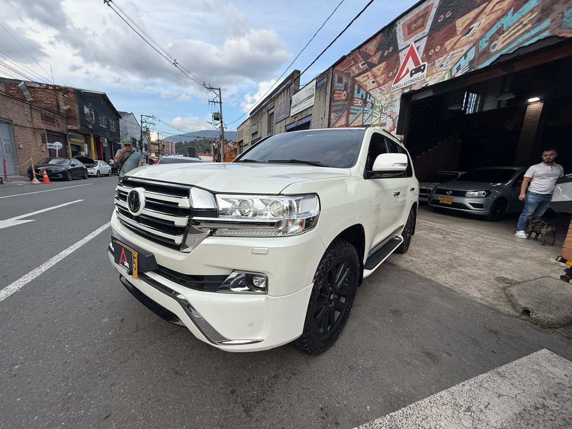 Toyota LC200 Diesel Sahara - imagen 1