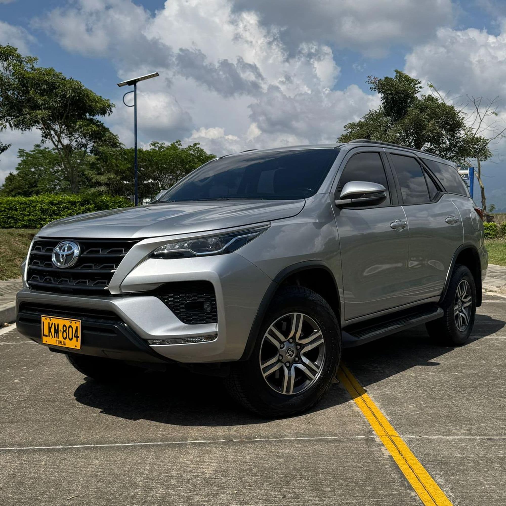 TOYOTA FORTUNER SR 2.4 - imagen 1