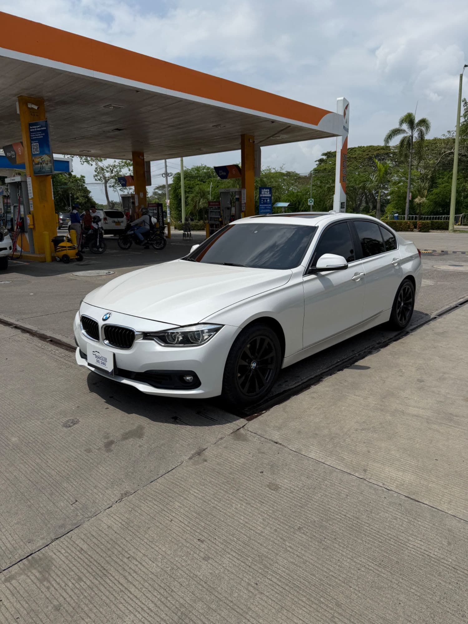 BMW 318i 2017 - imagen 1