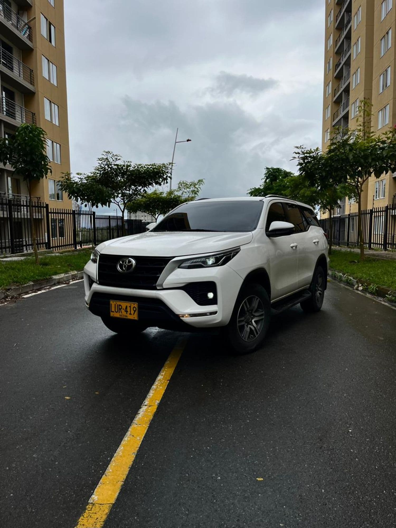 Toyota fortuner sr escribir al whatsapp - imagen 1