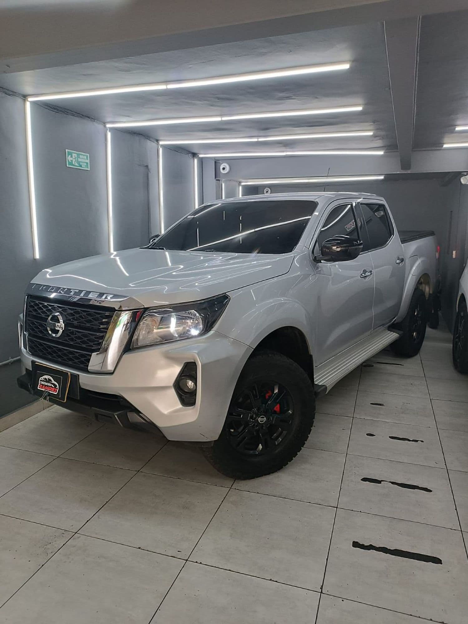 Nissan Frontier 2023 - imagen 1