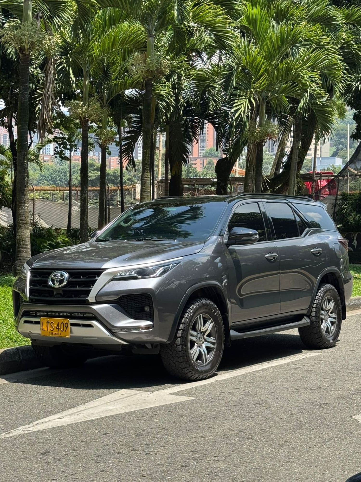 TOYOTA FORTUNER 2.4 AUTOMATICO TURBO DIESEL 4X4 - imagen 1