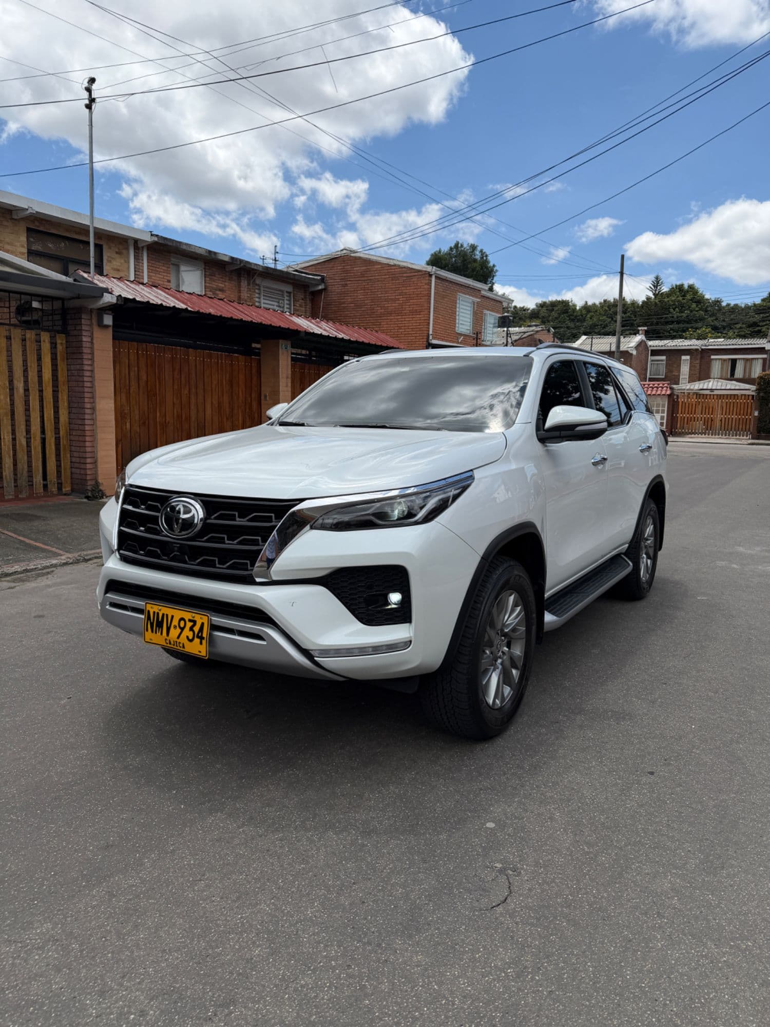 Toyota Fortuner SRV 2023 - imagen 1