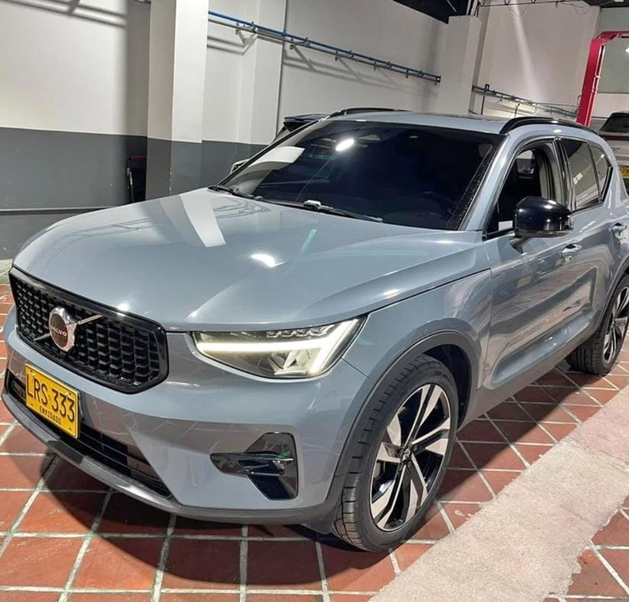 Volvo XC40 Ultimate Dark 2023 - imagen 1