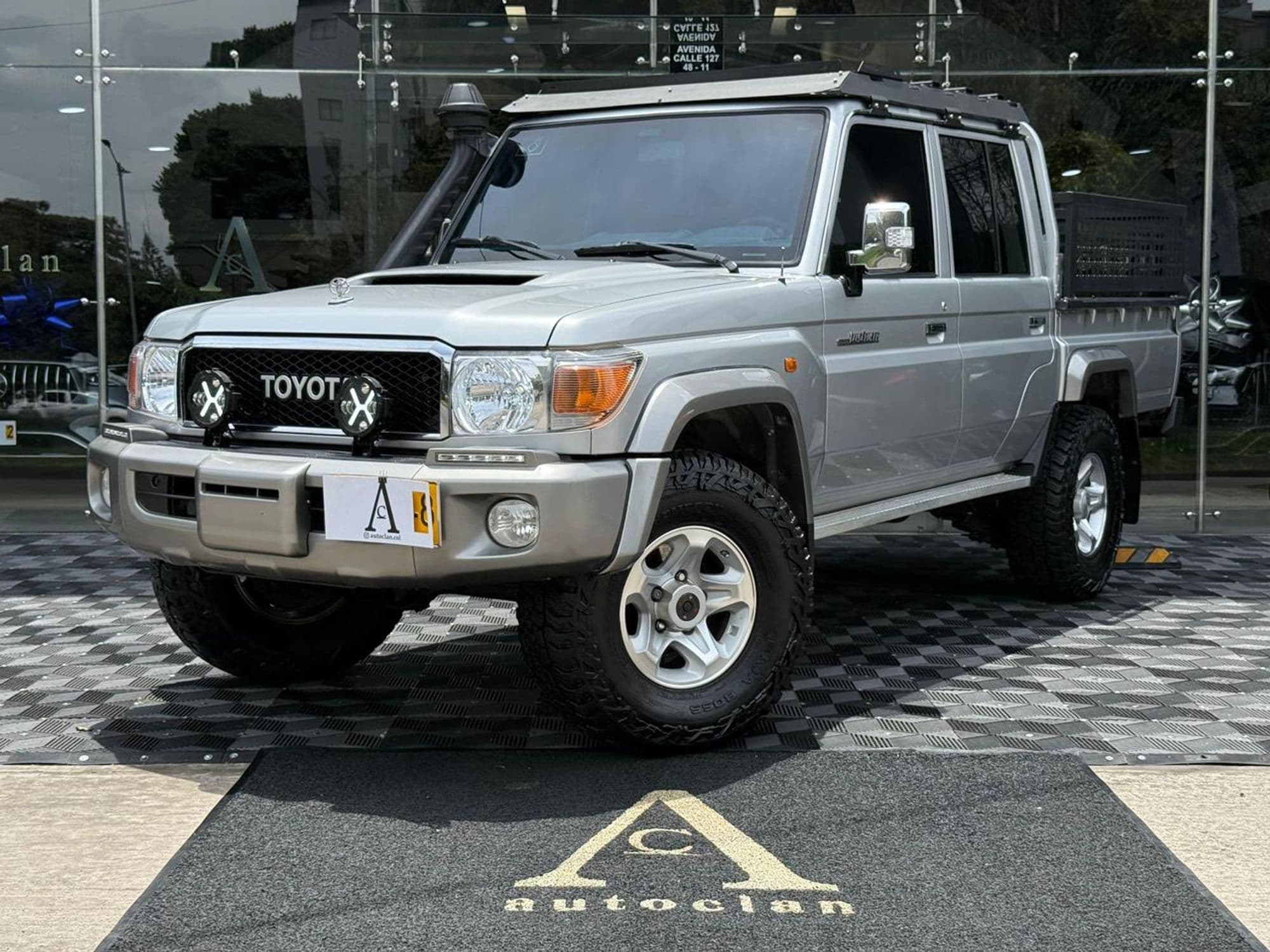 Toyota Land Cruiser VDJ79 - imagen 1