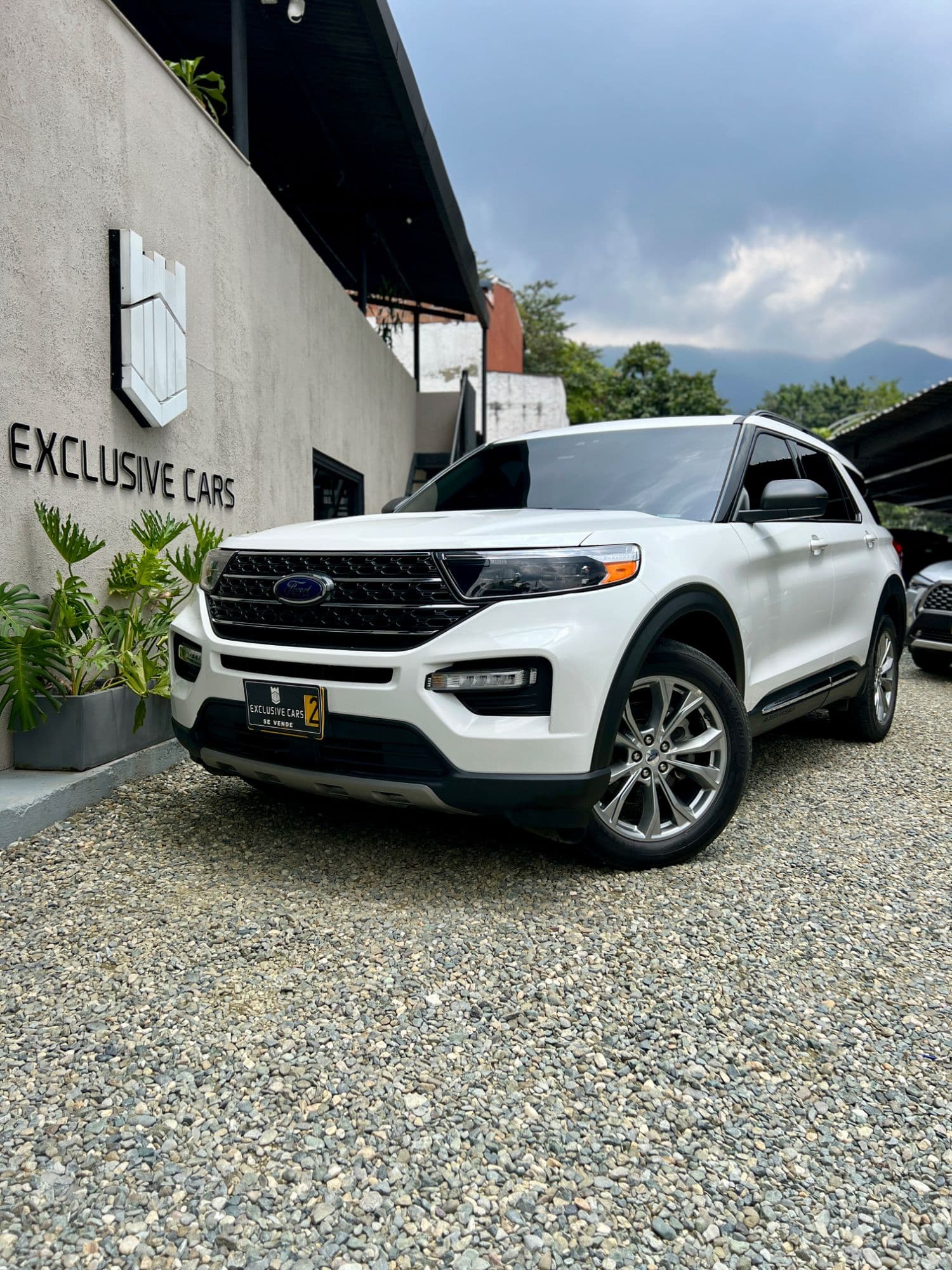 FORD EXPLORER XLT - imagen 1