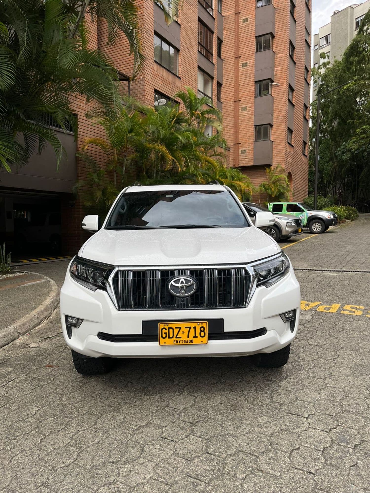 Toyota Prado Txl gasolina - imagen 1