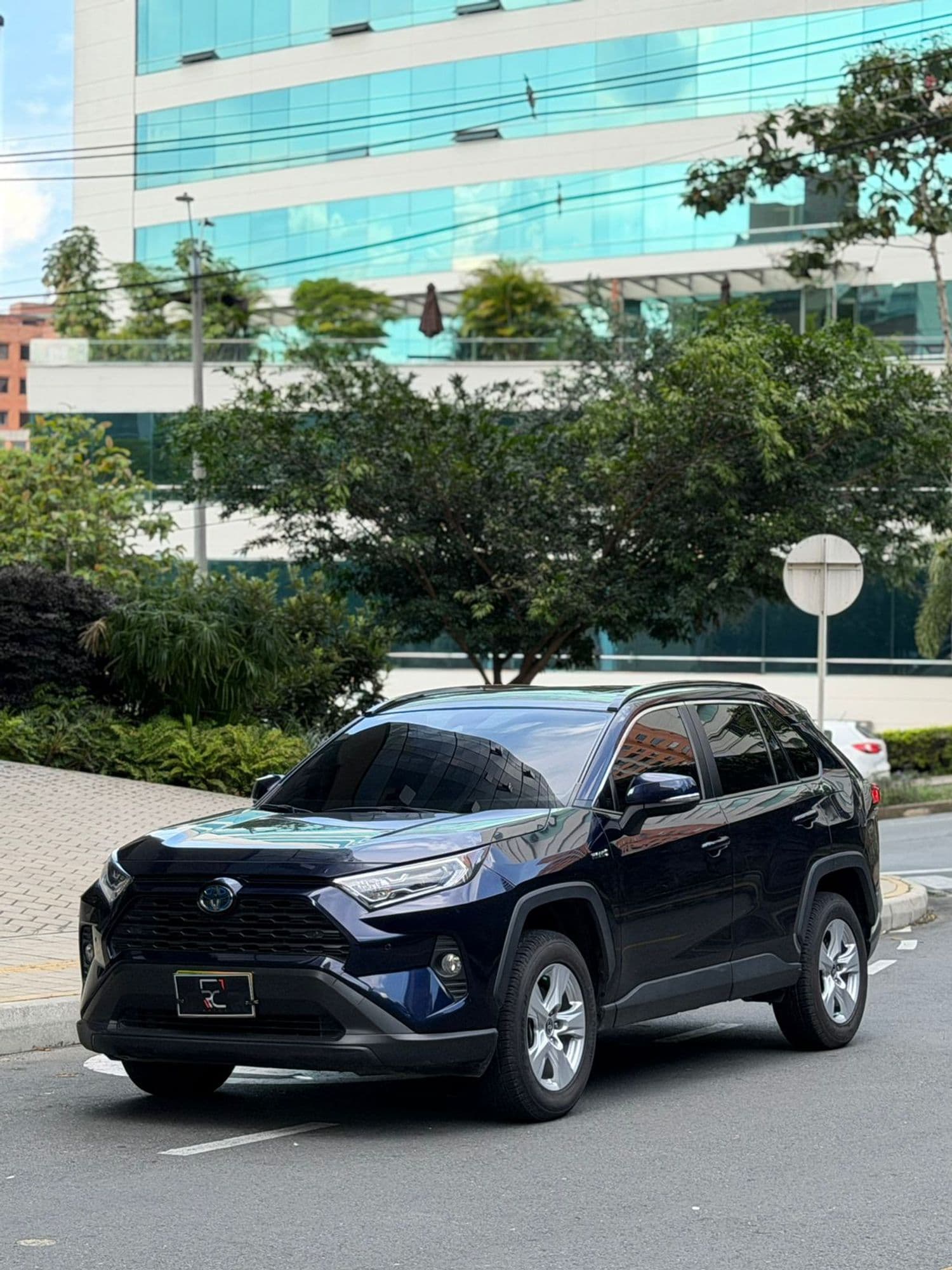 Toyota RAV4 XLE Hybrid 2.5cc - imagen 1