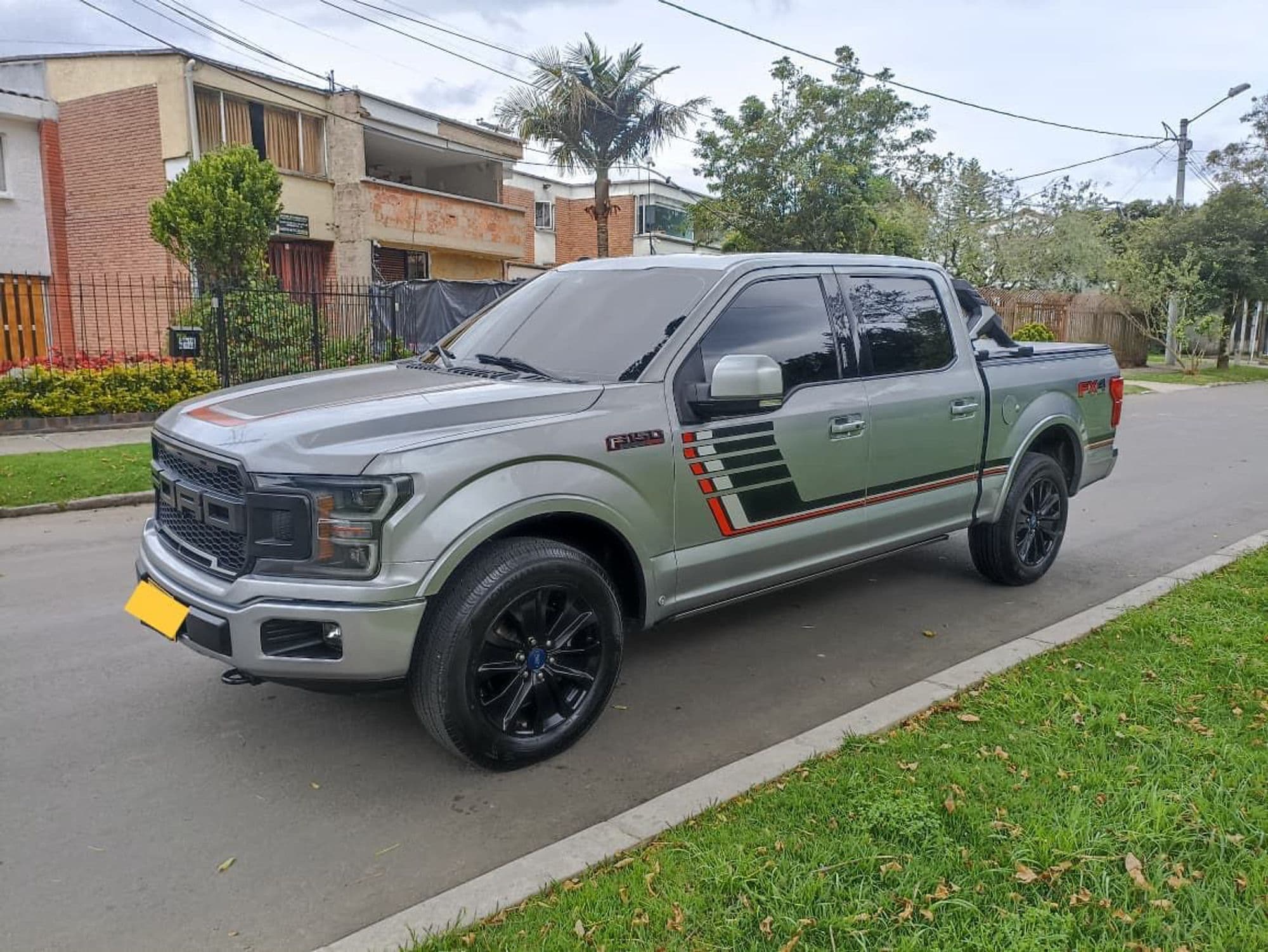 Ford F-150 Lariat Sport 2020 - imagen 1