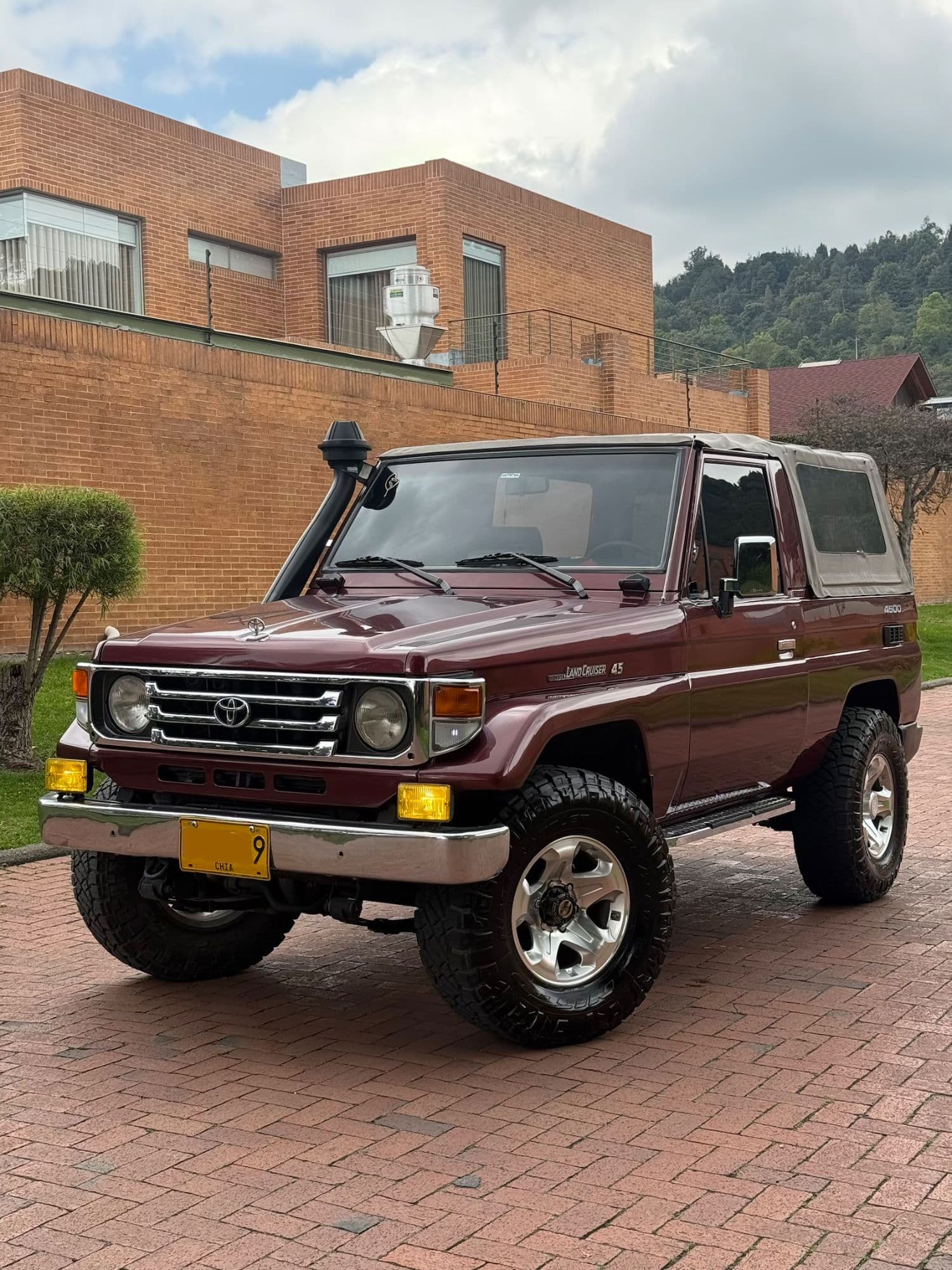 Toyota Land Cruiser 4.5 FZJ73 - imagen 1