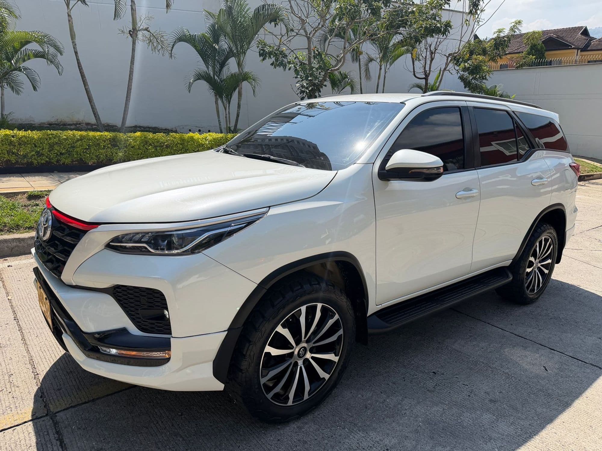 Toyota Fortuner 2.4 Diesel Sr modelo 2021 - imagen 1