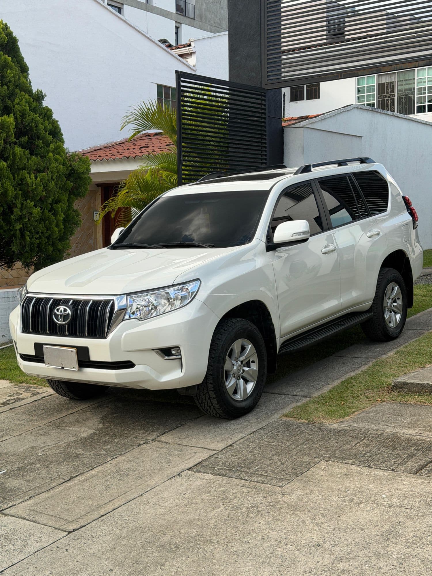 Toyota Prado TXL - imagen 1
