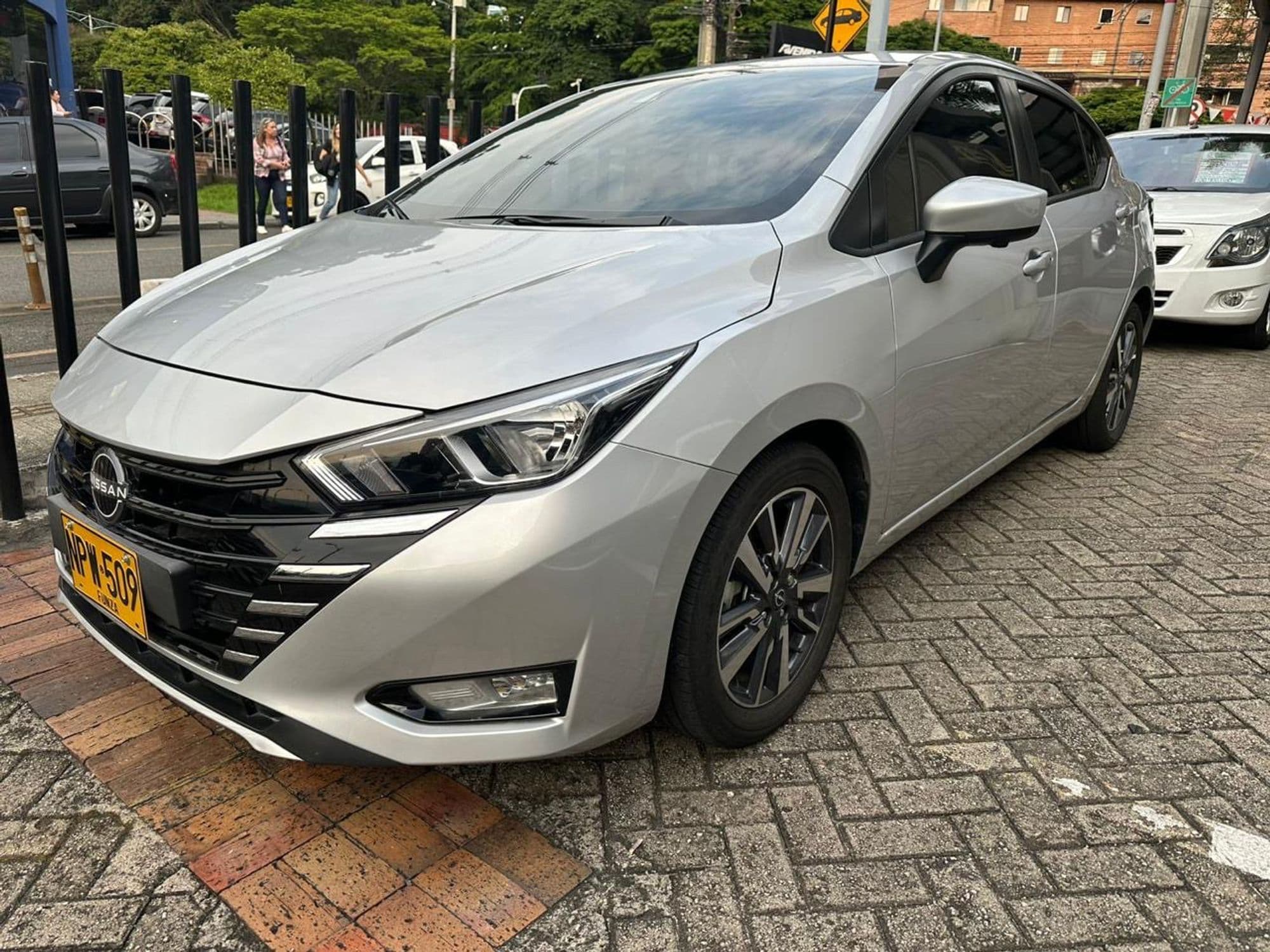 Nissan Versa Advance - imagen 1