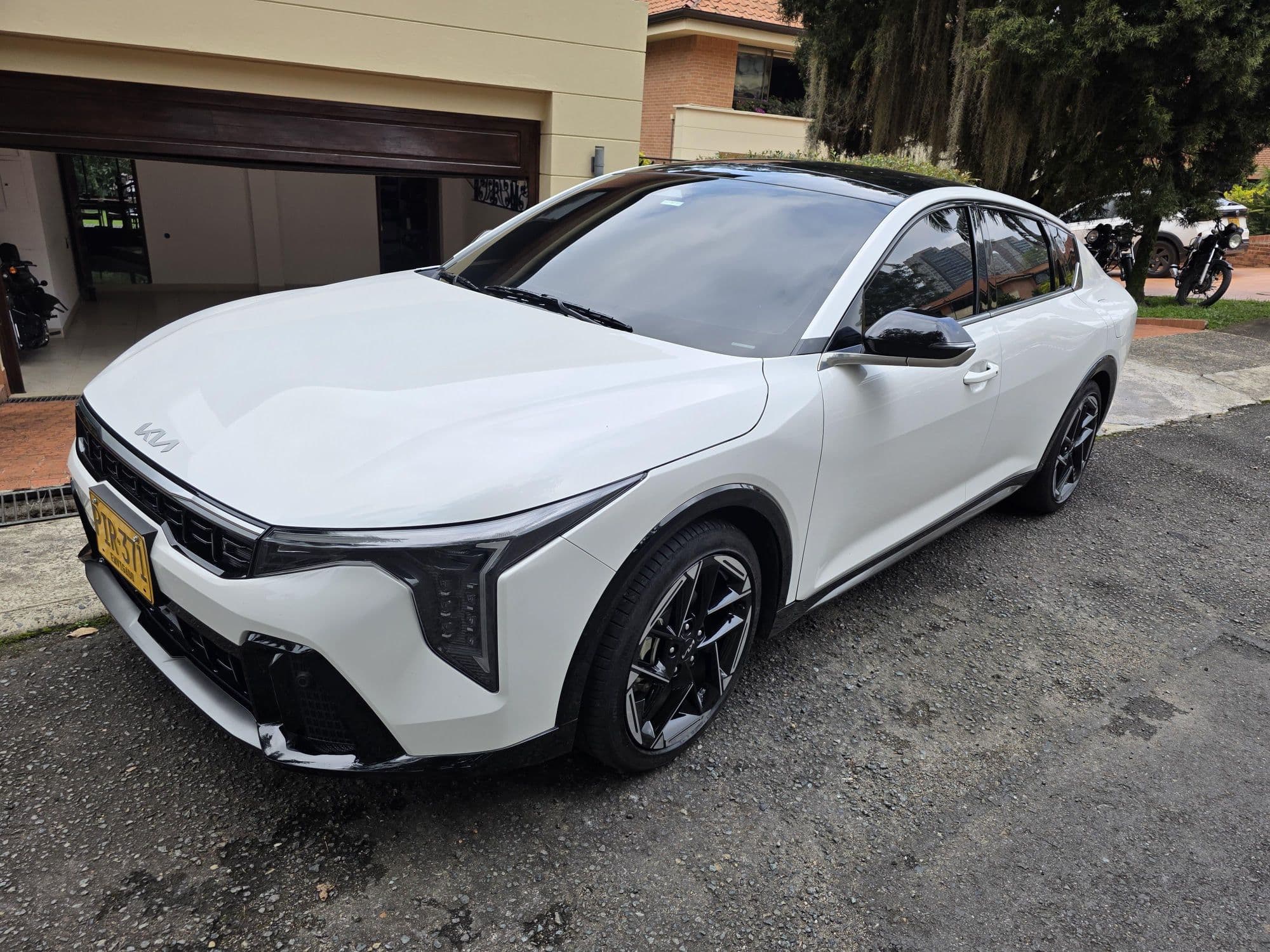 Kia K4 GT LINE 2025 - imagen 1