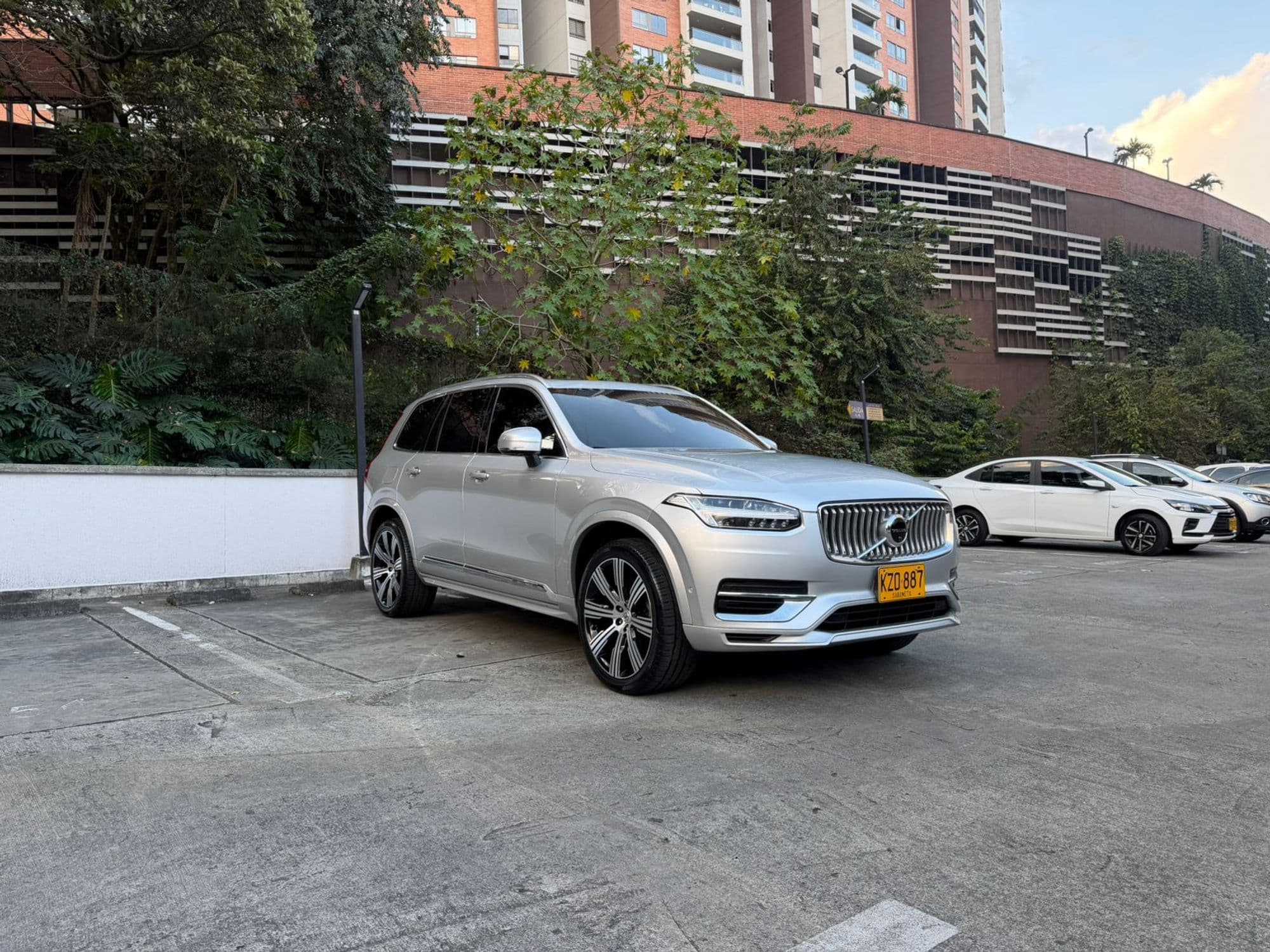 VOLVO XC90 T8 HÍBRIDA ENCHUFABLE MODELO 2022 ÚNICO DUEO TODOS LOS MANTENIMIENTOS EN CONCESIONARIO - imagen 1