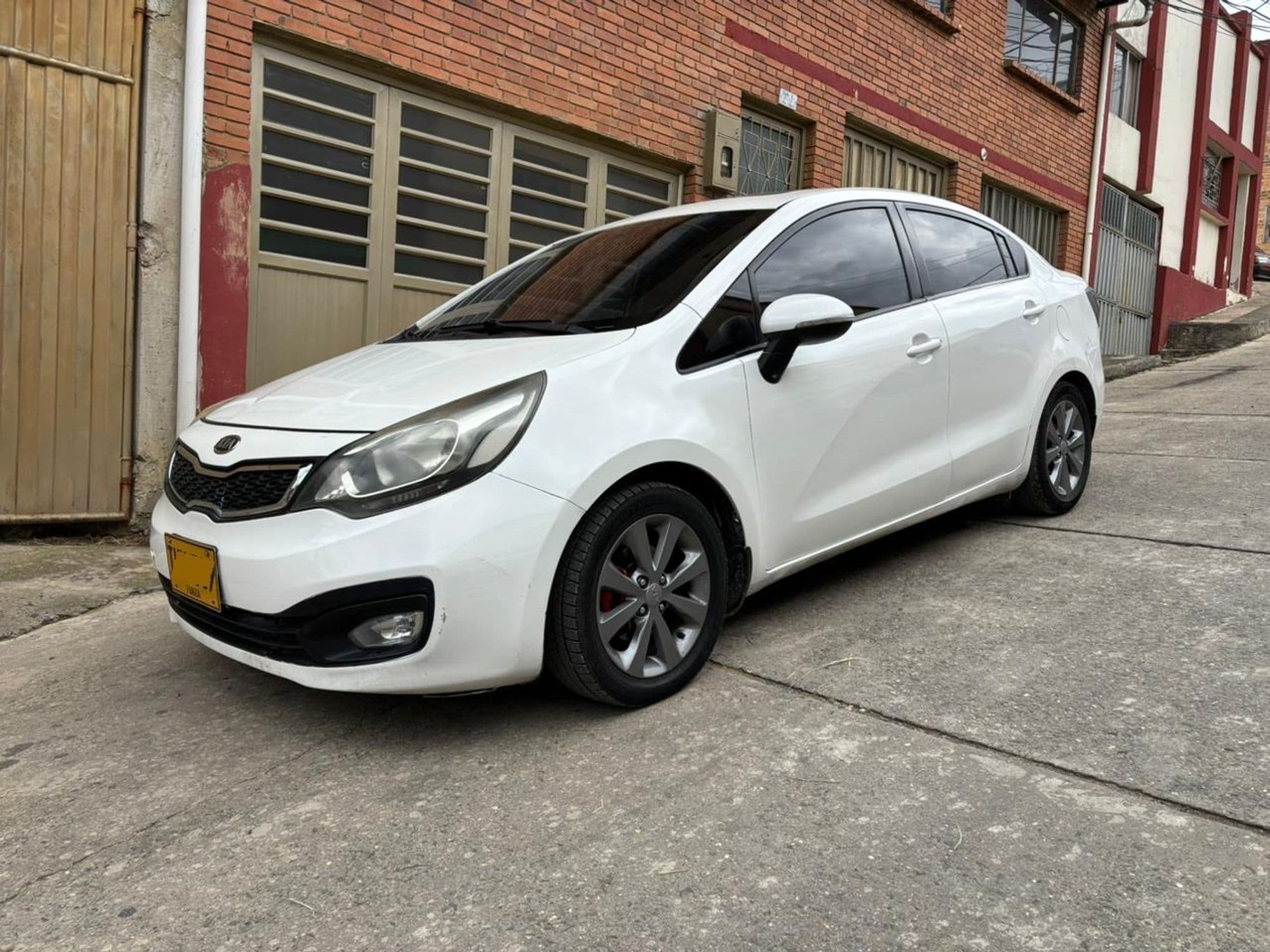 KIA Rio UB EX 2016 - imagen 1