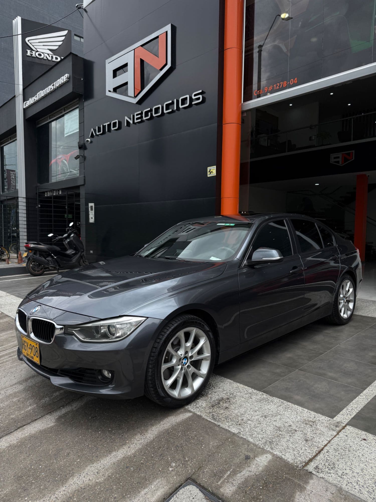 BMW 328i 2014 - imagen 1