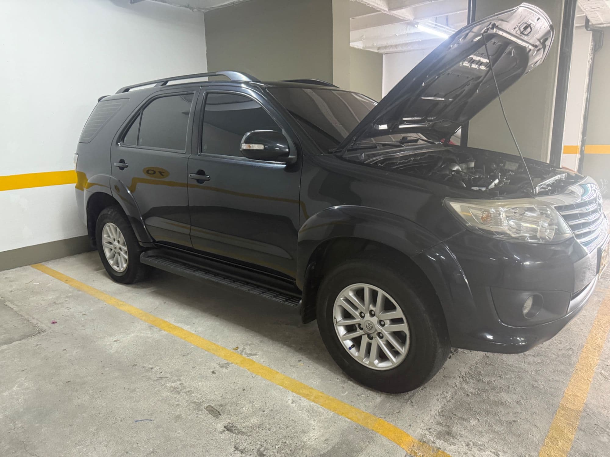 Toyota Fortuner hermosa 72.000 kms originales - imagen 1
