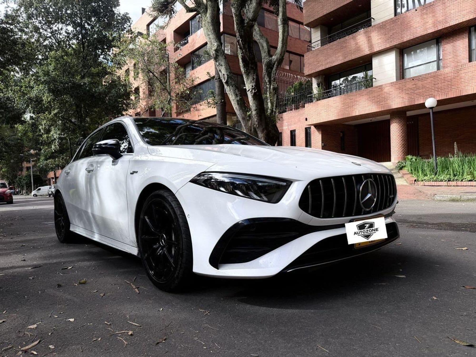 Mercedes-Benz A35 AMG Híbrido 2023 - imagen 1