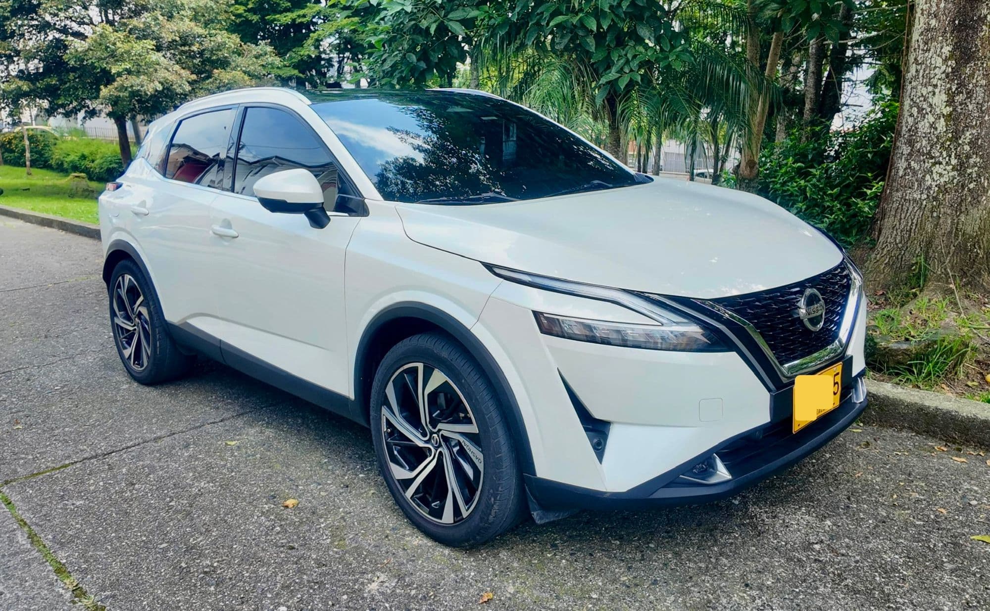 Nissan Qashqai Exclusive 2023 blanca 1.3 Turbo AT 44 - imagen 1