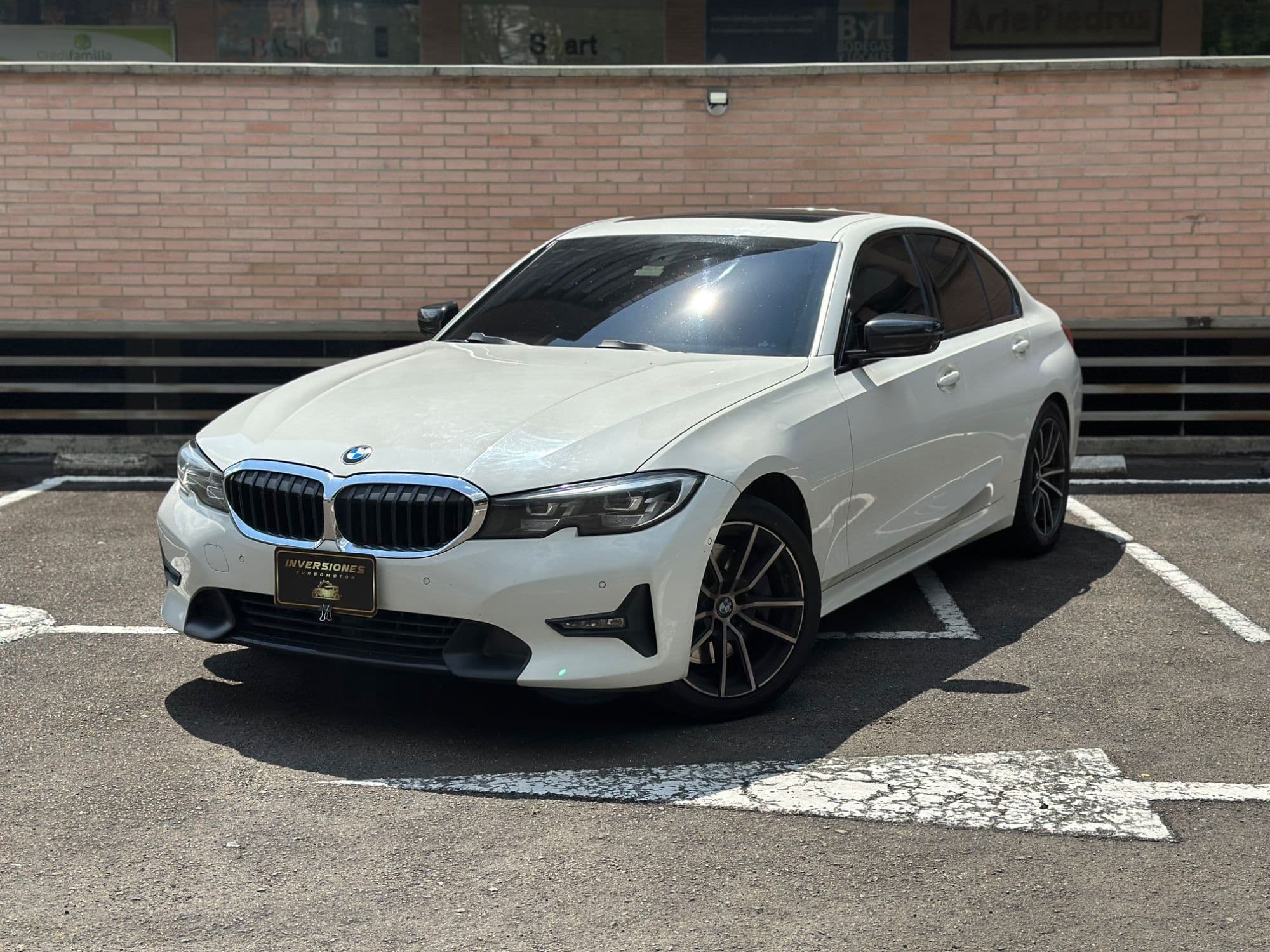 BMW 330i 2019 - imagen 1