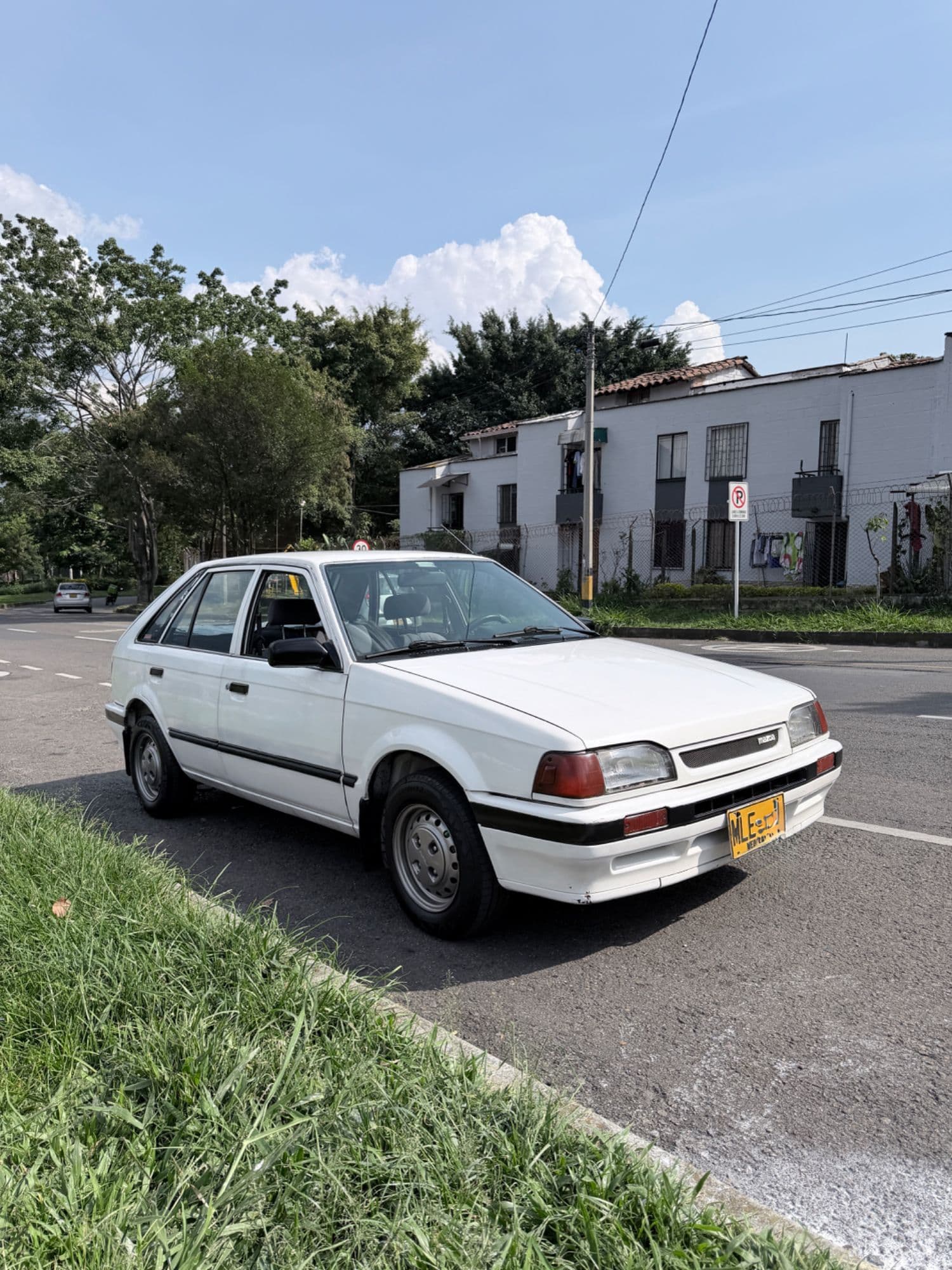 Mazda 323 HS Modelo 1991 - imagen 1