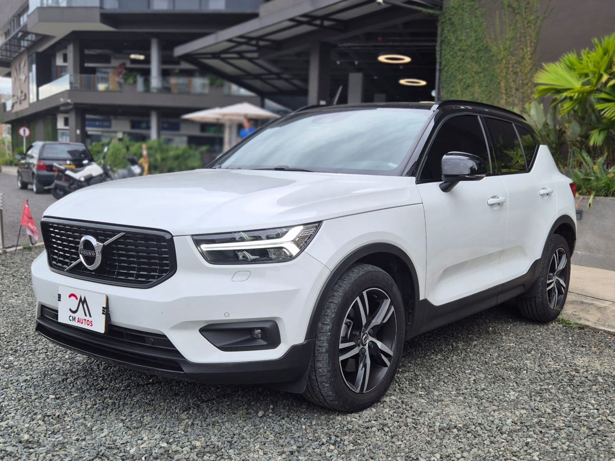 2020 Volvo XC40 R-Design 2.0T - imagen 1