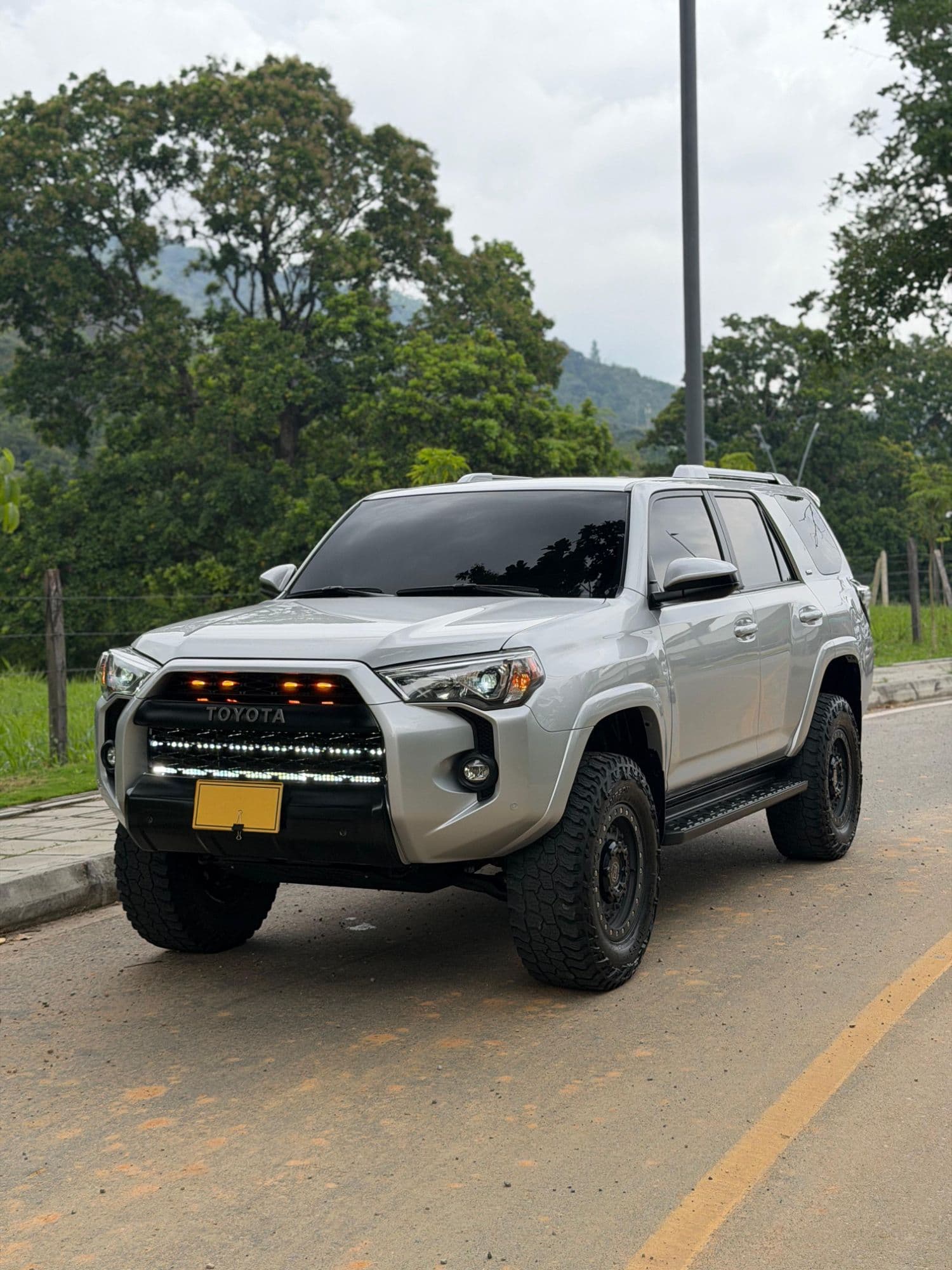 Toyota 4Runner SR5 2023 - imagen 1