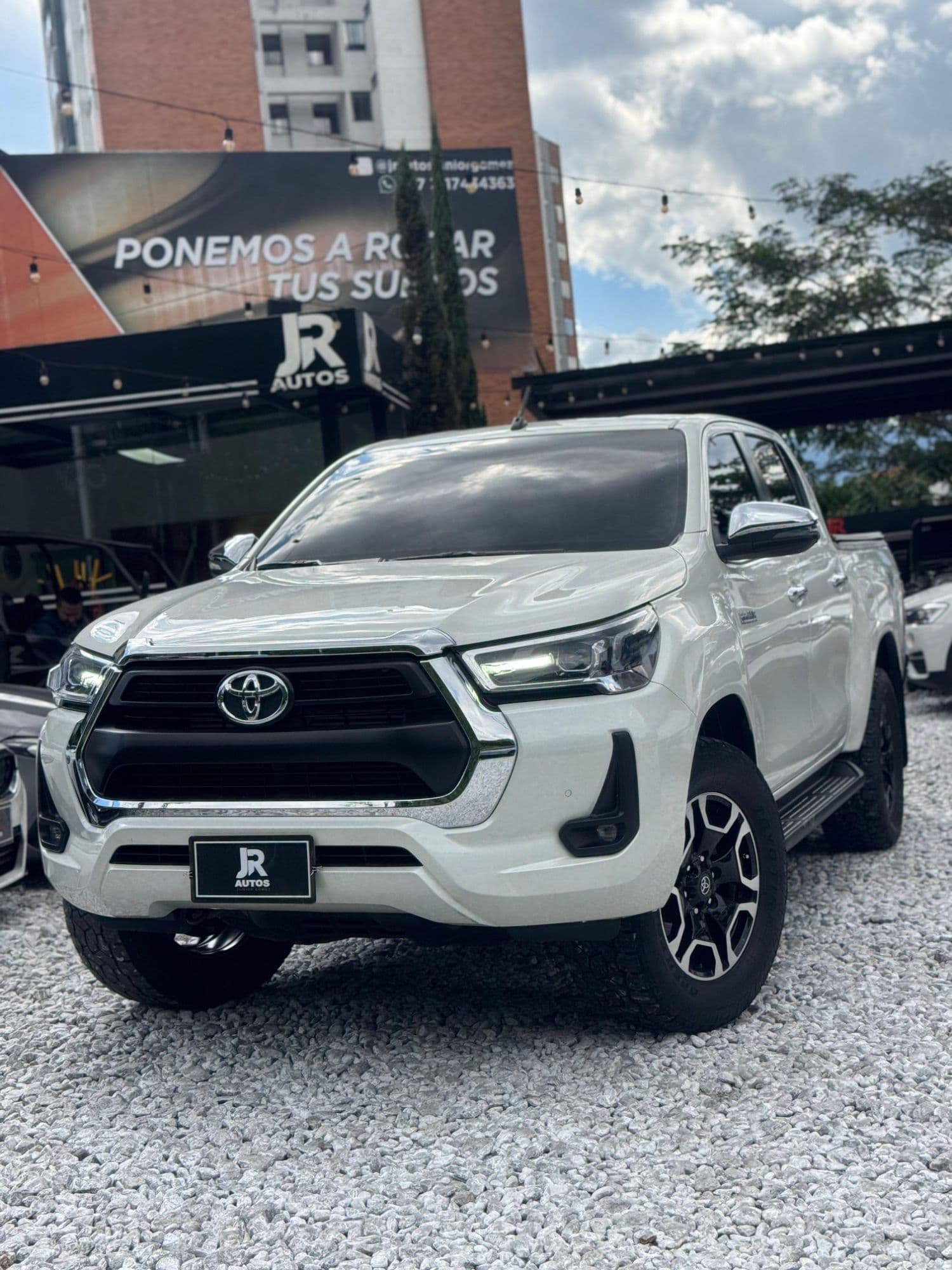 TOYOTA HILUX 2022 - imagen 1