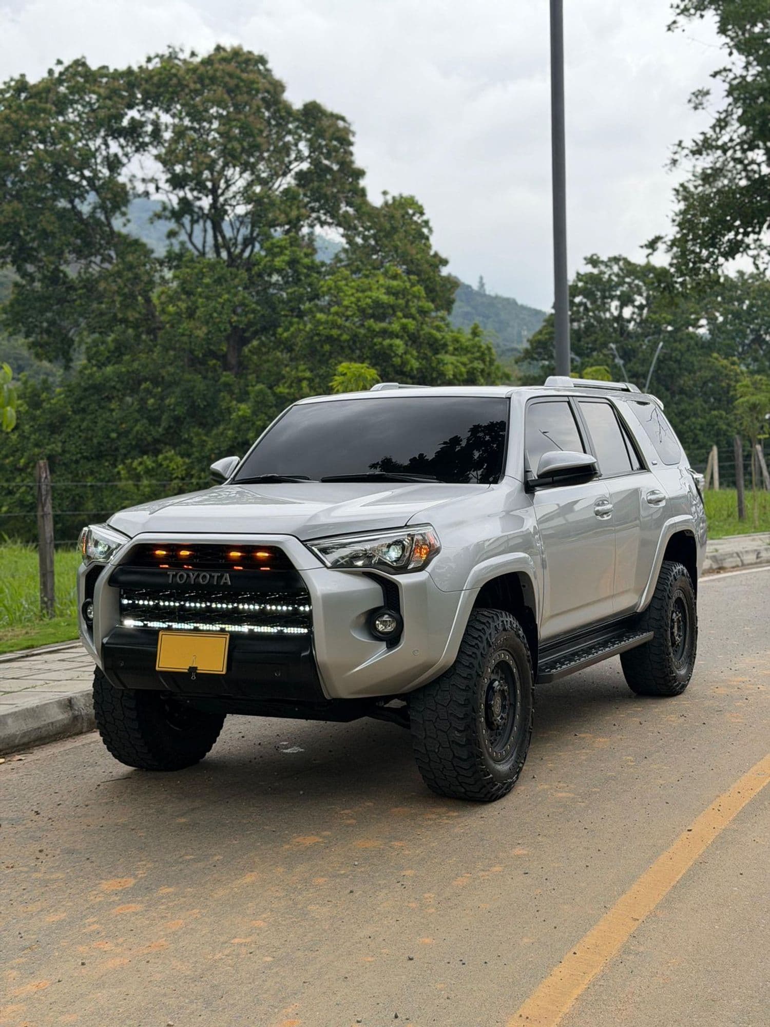 TOYOTA 4RUNNER SR5 - imagen 1