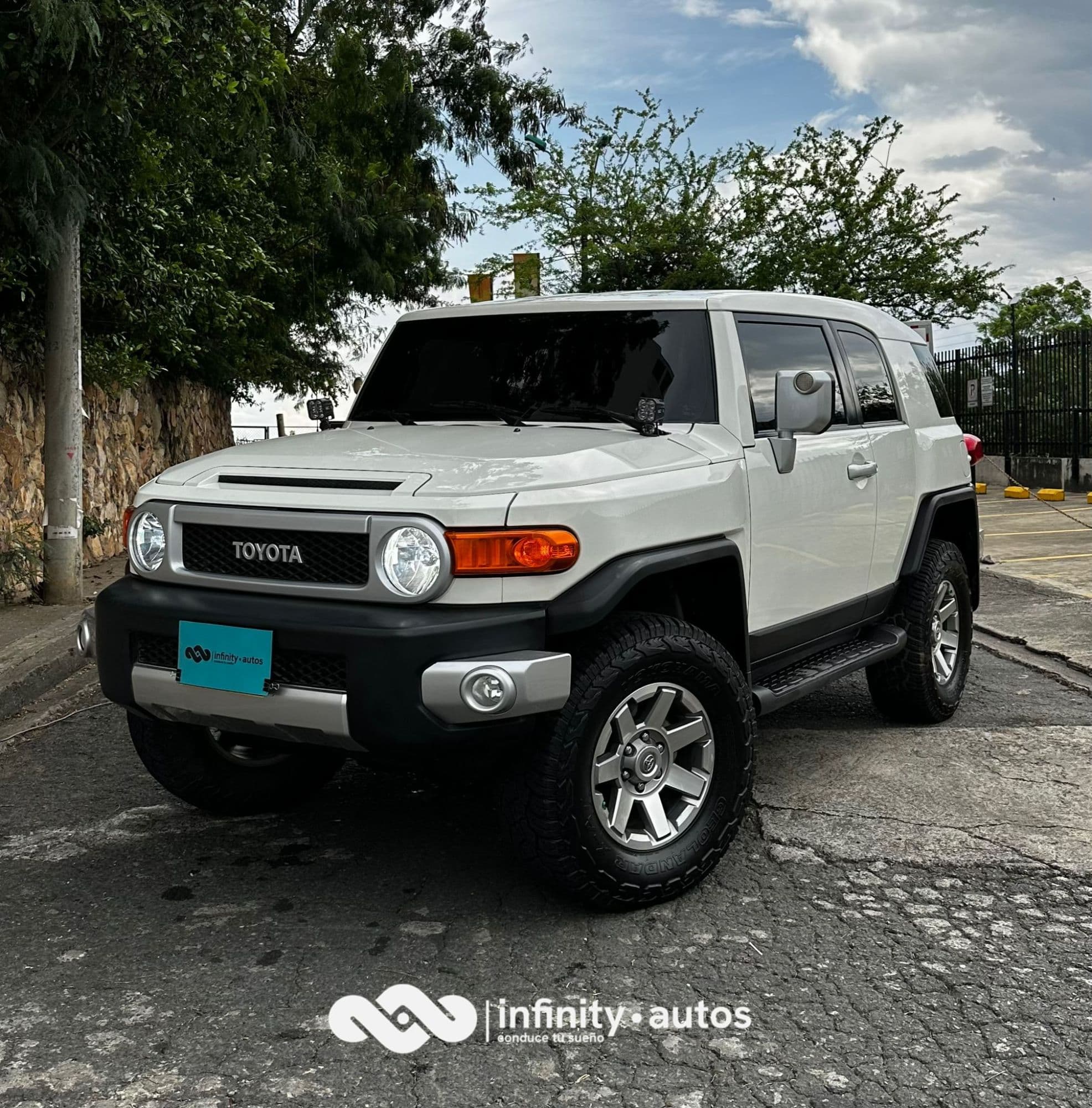 Toyota FJ-Cruiser V6 2023 - imagen 1