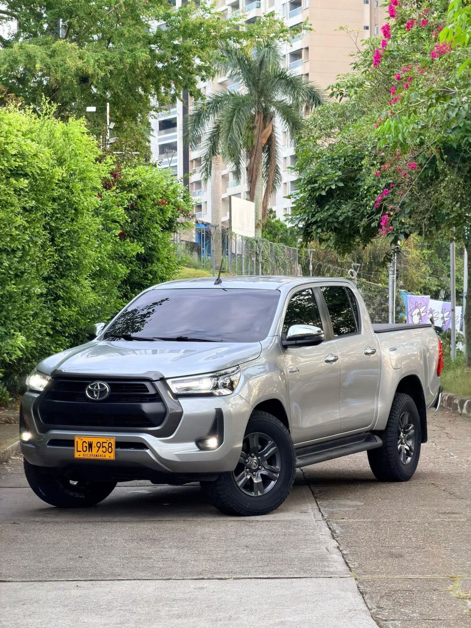 Toyota Hilux 2023 DIESEL - imagen 1