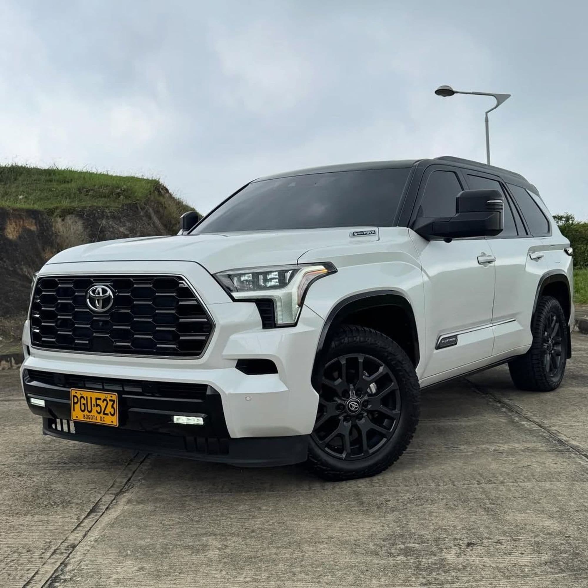 Toyota sequoia PLATINUM HIBRIDA ao 2025 - imagen 1