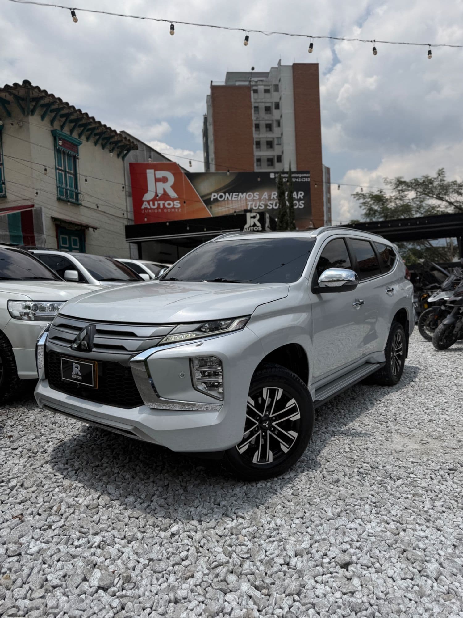MITSUBISHI MONTERO SPORT 2023 - imagen 1